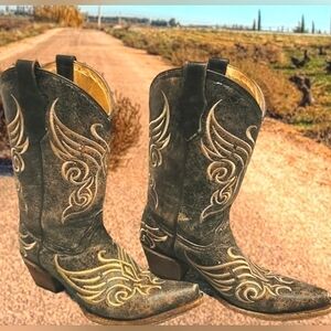 Circle G Vintage Distressed Cowboy Boots